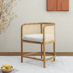 Gileteen Dining Chair – Solid wood frame with cushioned seat and curved backrest.