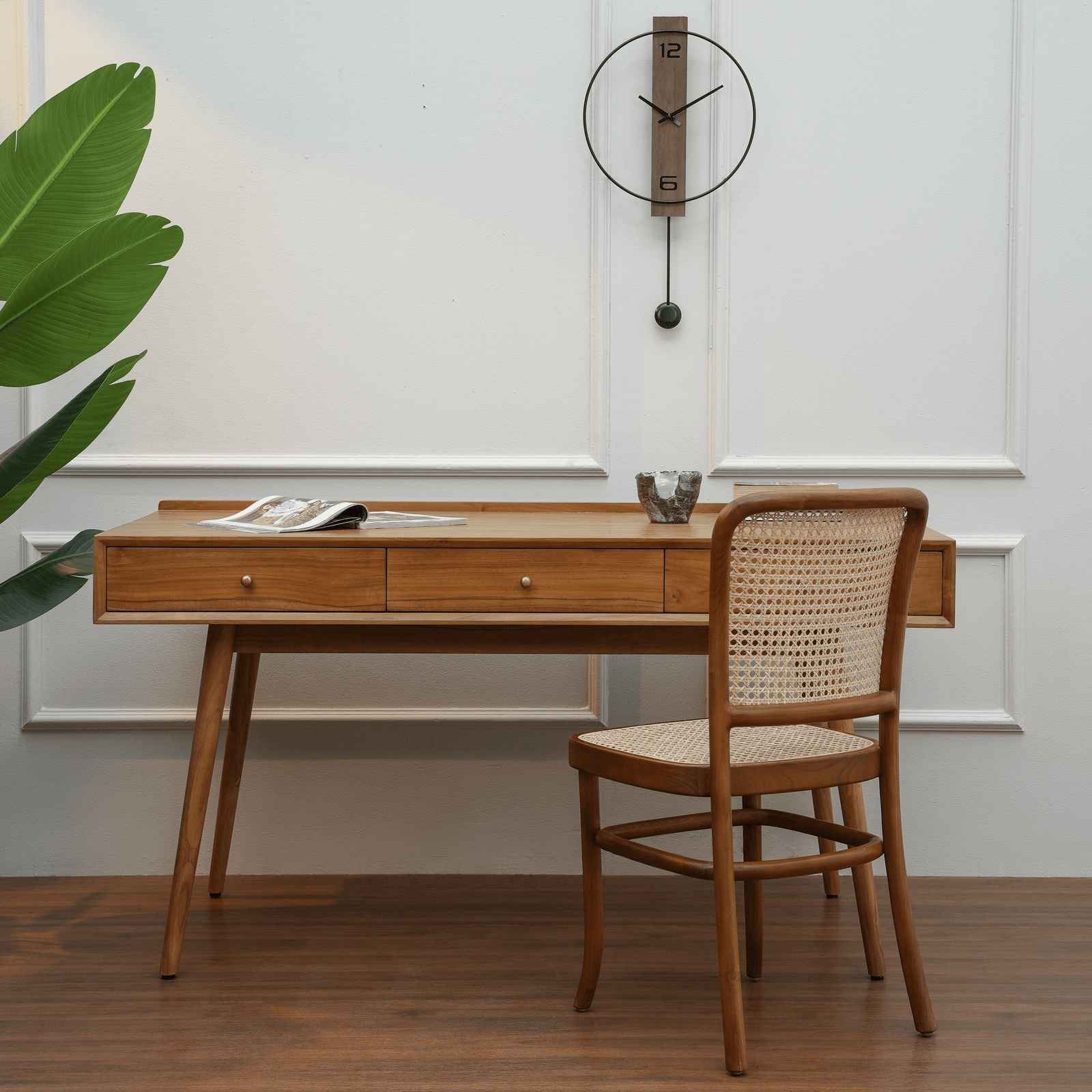 Gileteen Study Desk – Solid Wood, Modern Design Gileteen Study Desk made from solid wood with a sleek finish and built-in storage compartments