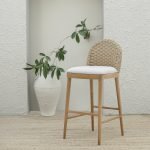 Gileteen Bar Chair – solid wood frame with curved backrest and padded seat