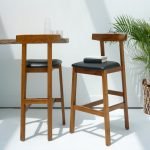 Gileteen Bar Chair – solid wood frame with curved backrest and padded seat