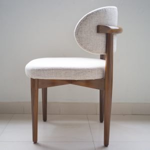 Hill Crest Dining Chair – upholstered wooden dining chair with curved back and tapered legs