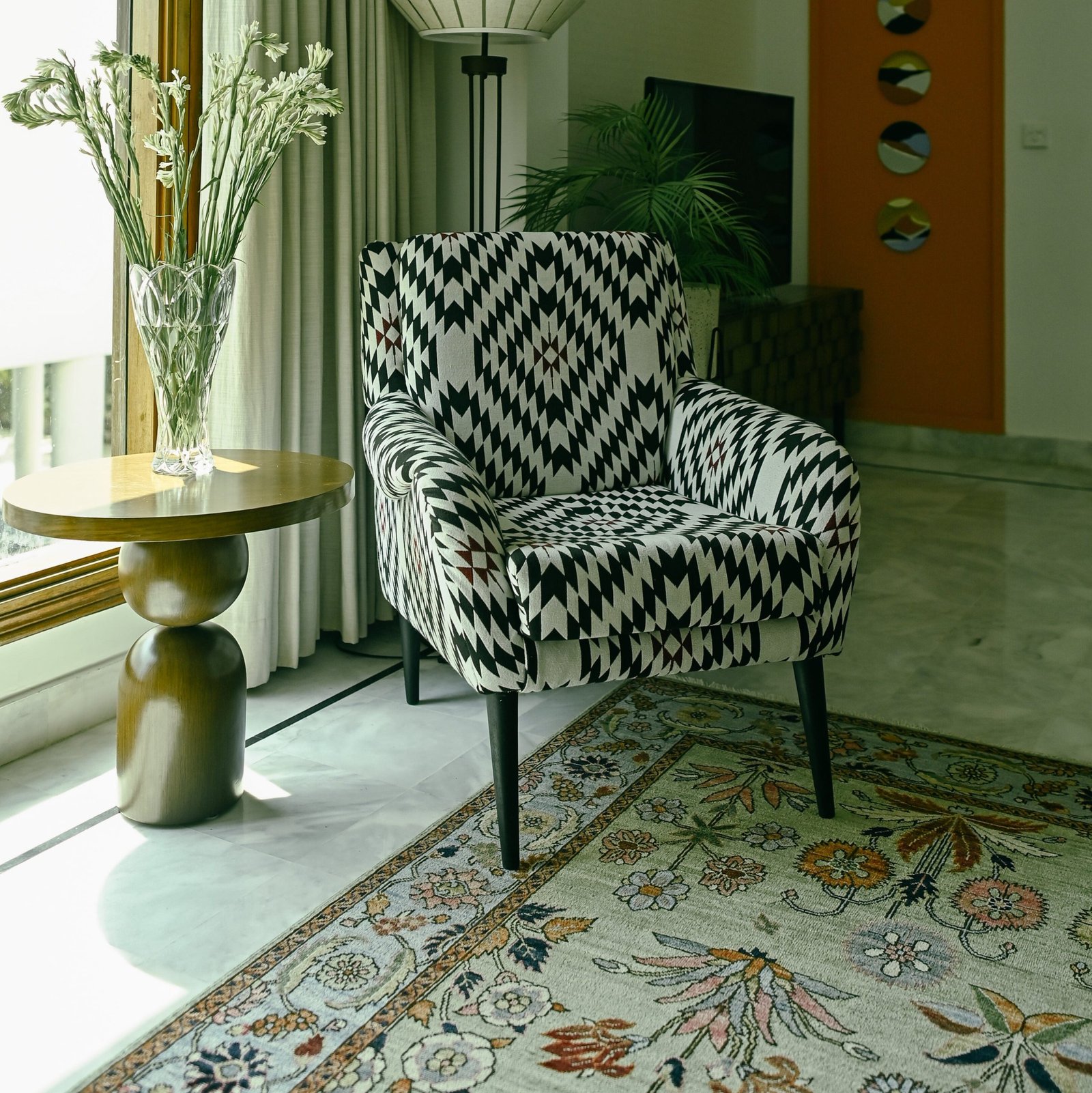 Homey Chair – plush cozy armchair with curved back and soft upholstery