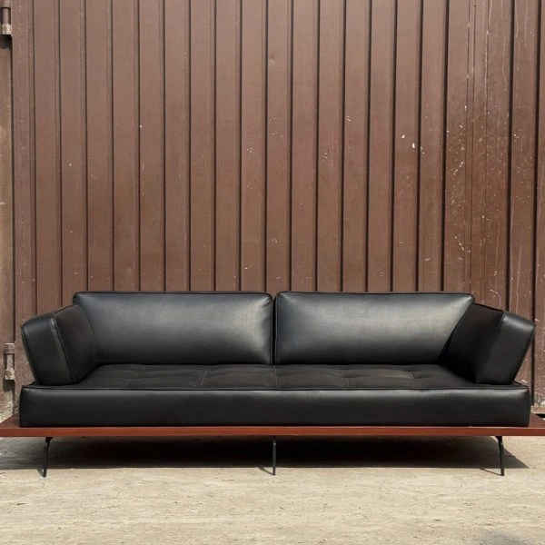 RegalRest Leather Lounger – Timeless Design Meets Supreme Comfort RegalRest Leather Lounger with rich brown leather and polished wood frame in a luxury living room
