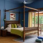 Elsa Poster Bed – solid wood four-poster bed with elegant structure and natural finish.